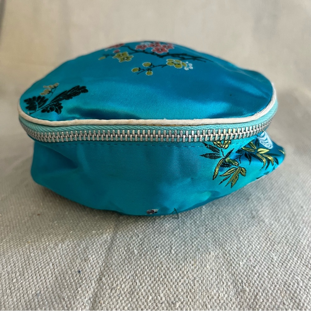 Vintage Embroidered Travel Pouch Zippered Bag